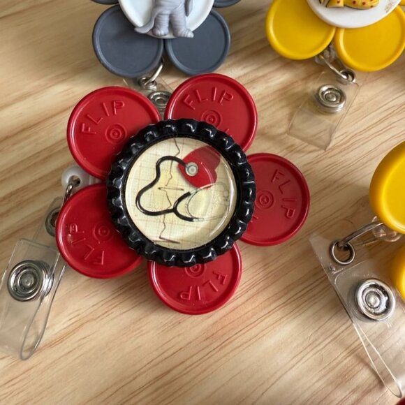 Seasonal Retractable ID Badge Holders Set Of 7 Snowman Scarecrow Xmas Lights Pum - Picture 5 of 9